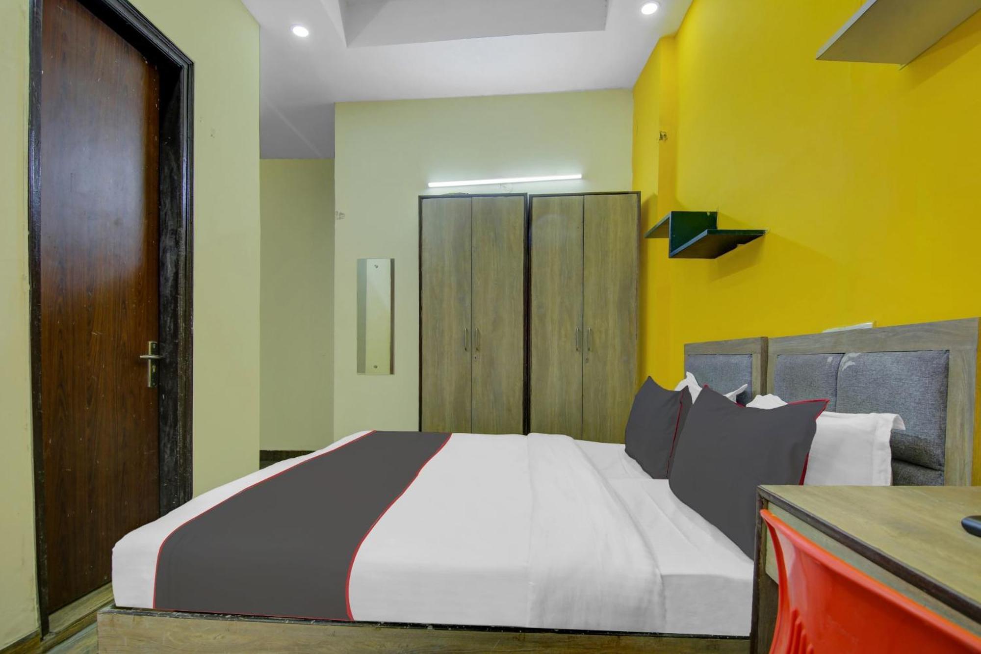 Hotel O The Arrow Near Dtu College Hotel 4*