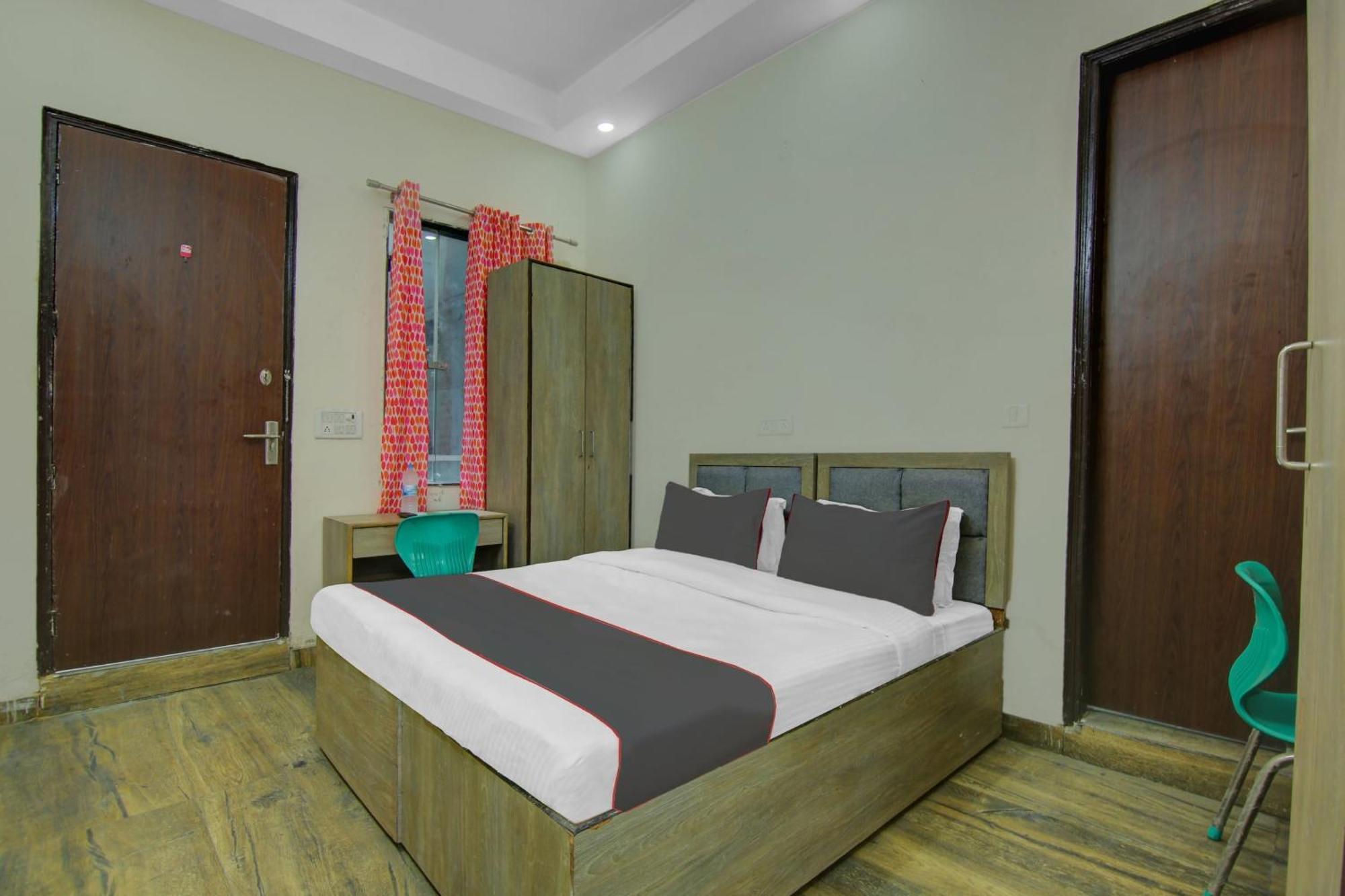 Hotel Hotel O The Arrow Near Dtu College 4*