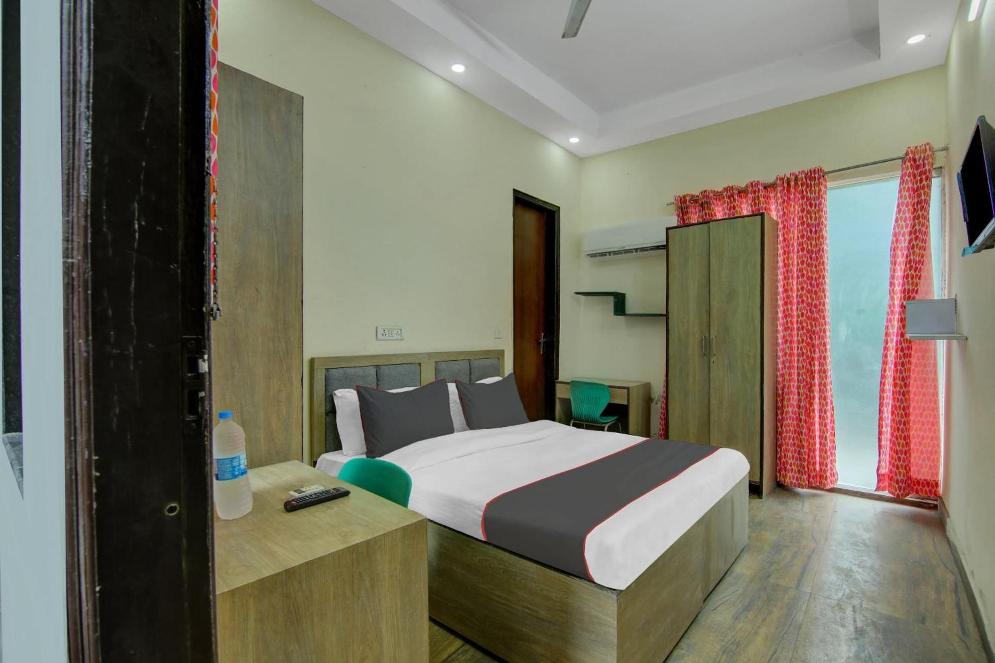 Hotel O The Arrow Near Dtu College