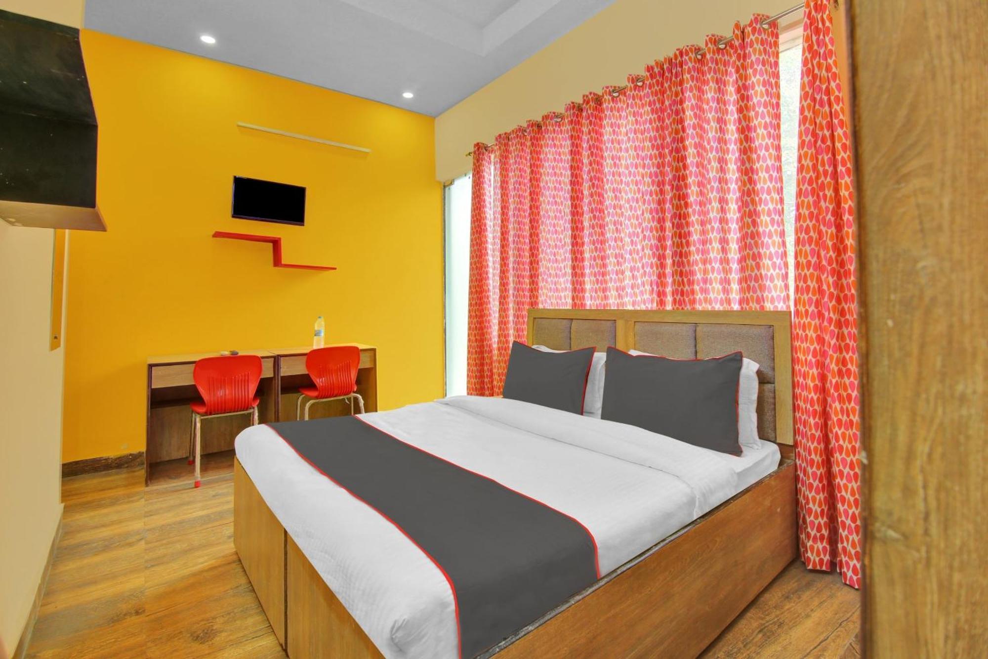 Hotel O The Arrow Near Dtu College Hotel 4*