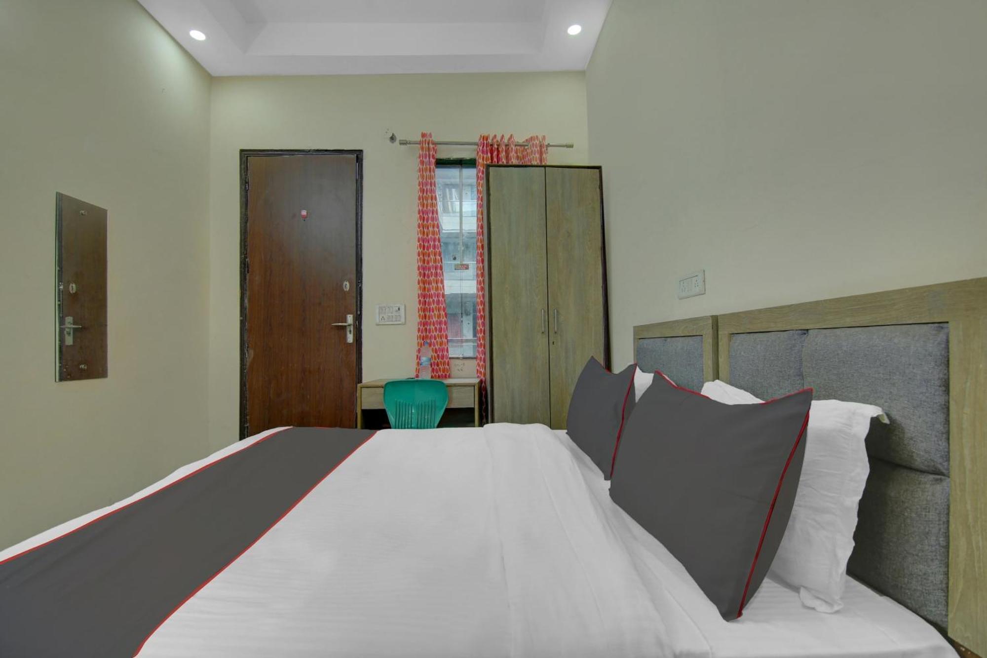 Hotel O The Arrow Near Dtu College 4*