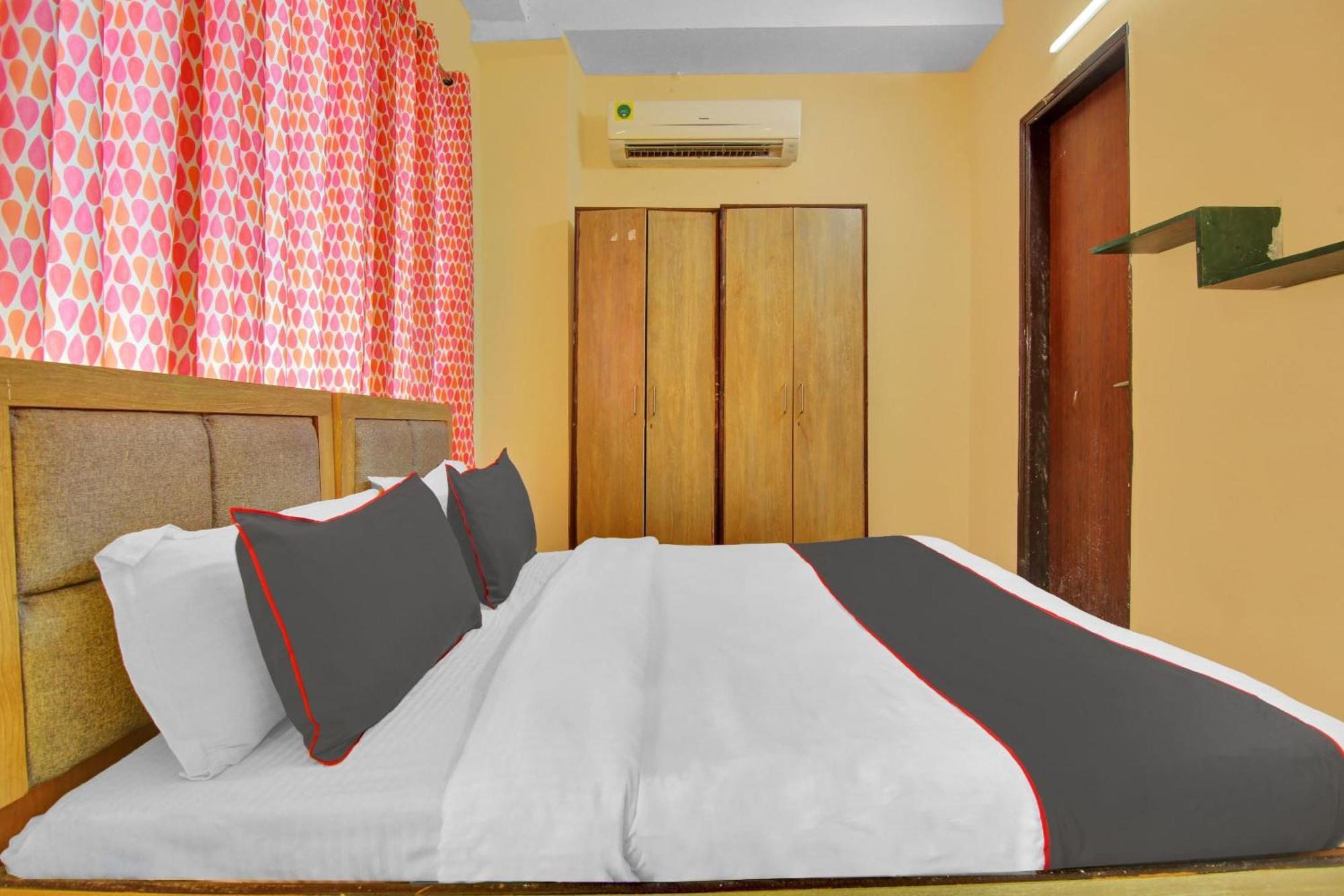 Hotel O The Arrow Near Dtu College Hotel 4*