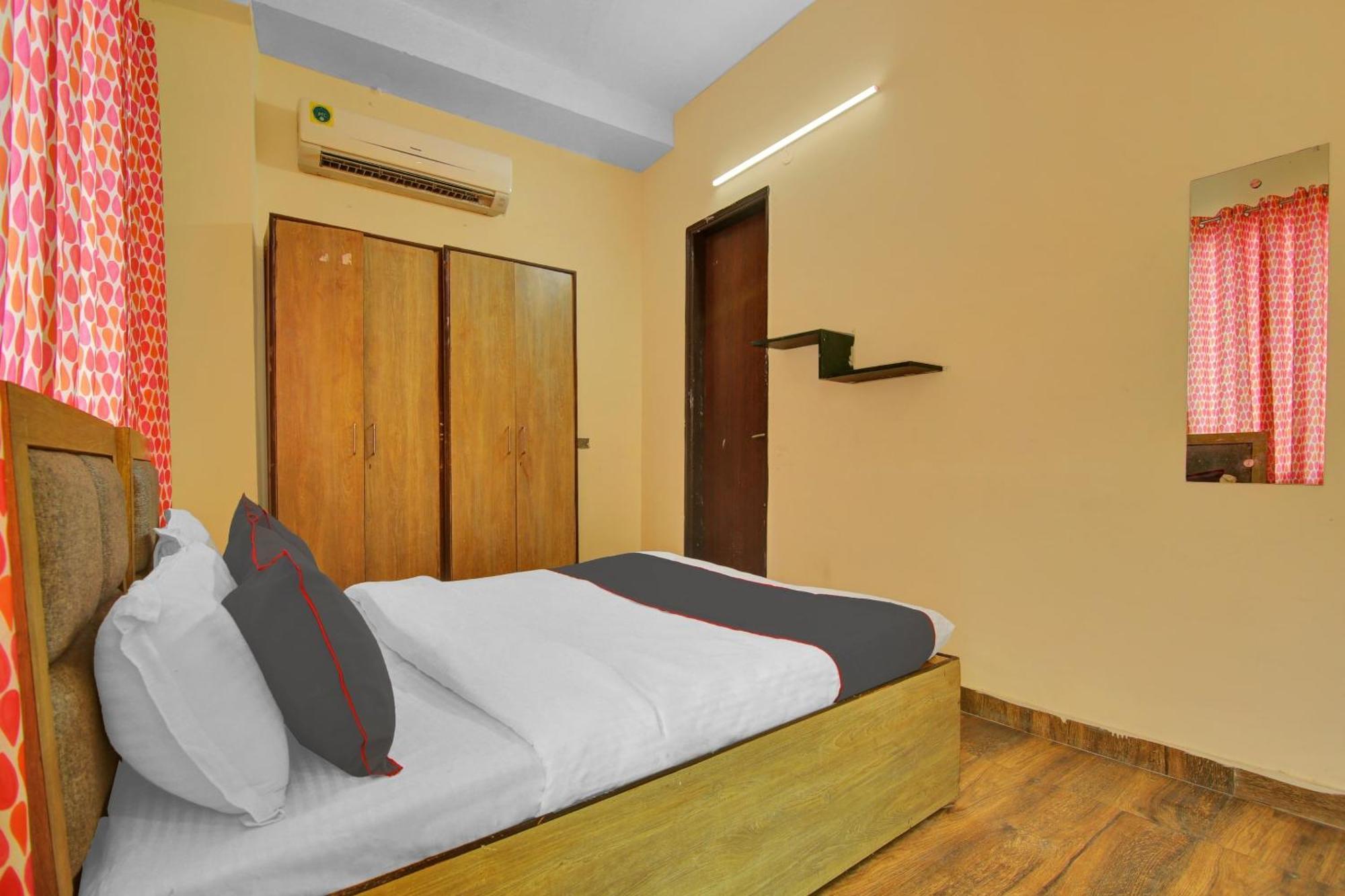 Hotel O The Arrow Near Dtu College 4*